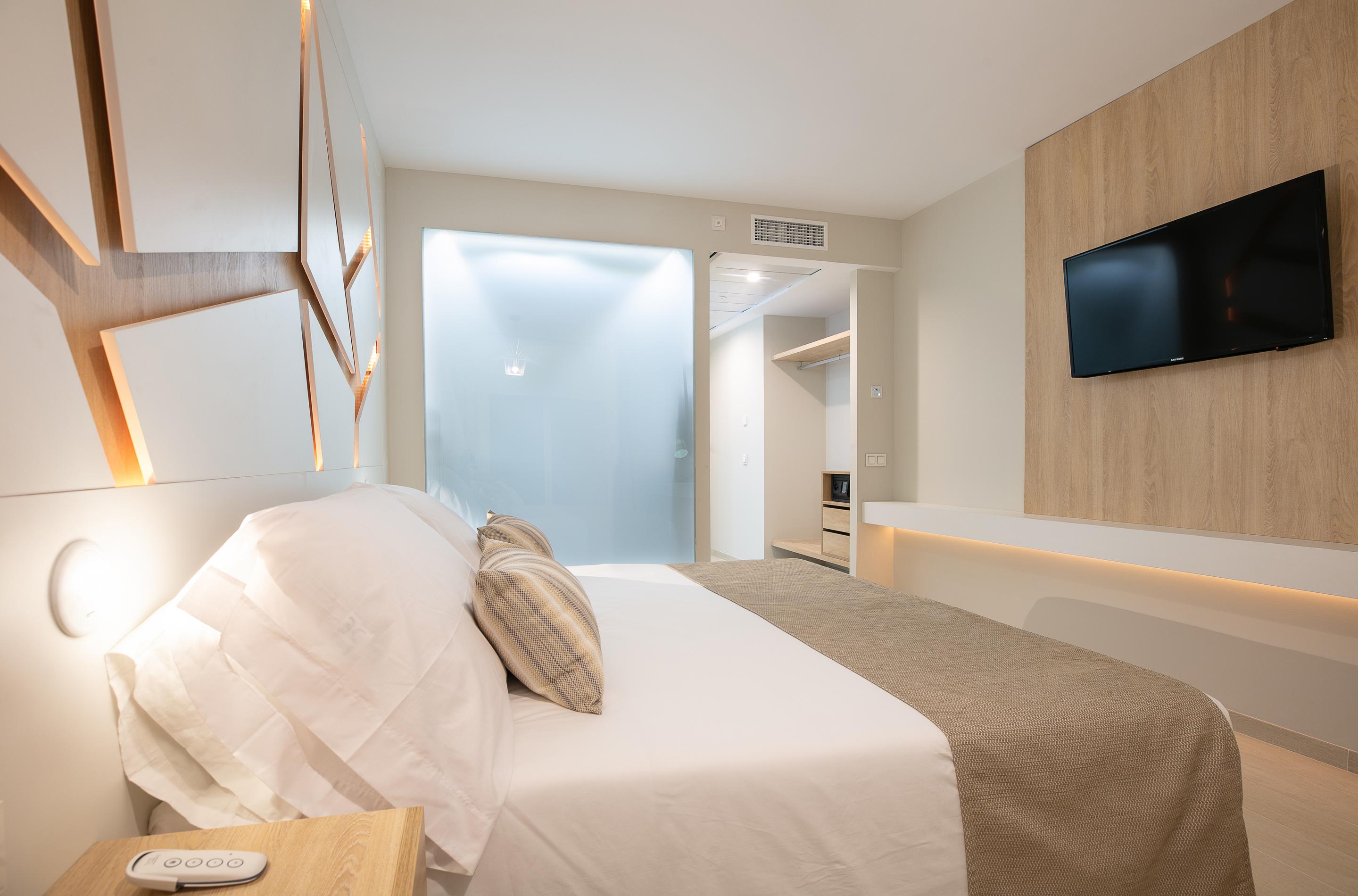 Hotel The Ibiza Twiins - 4* Sup Playa d'en Bossa Esterno foto