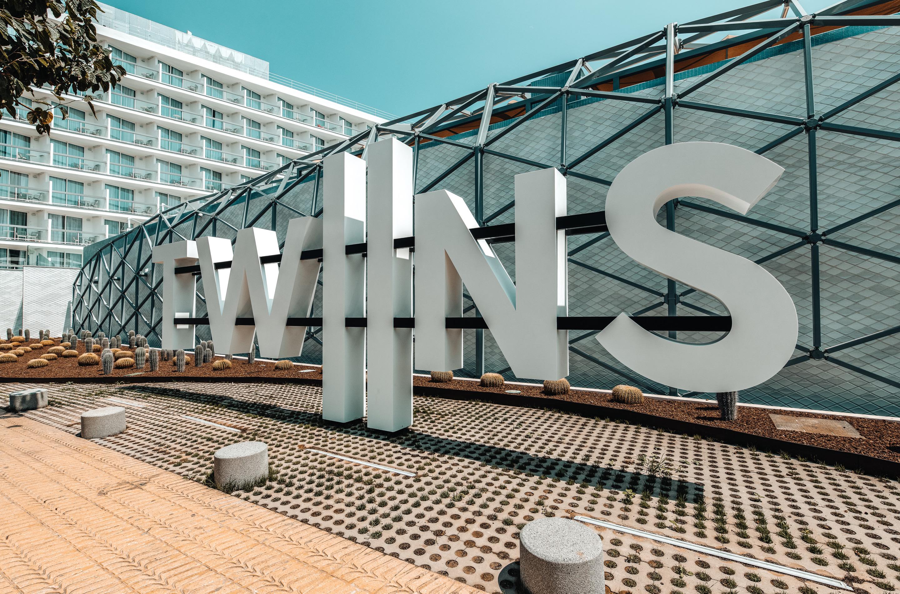 Hotel The Ibiza Twiins - 4* Sup Playa d'en Bossa Esterno foto